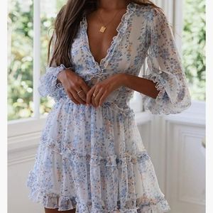 Beautiful flowy boho dress 🤍